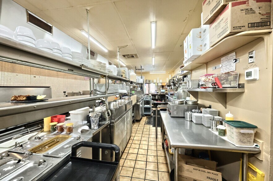 More Photos Of 1 Cherry St, Seven Valleys General Retail For Sale