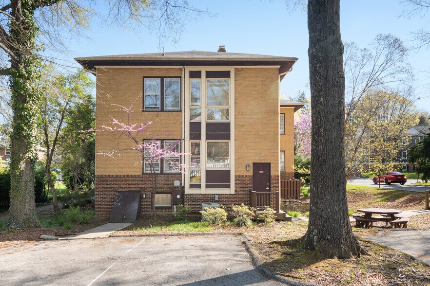 More Photos Of 614 S Main St, Blacksburg Medical For Sale