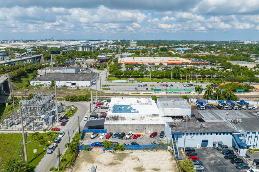 More Photos Of 1111 SE 14th St, Miami Manufacturing For Sale