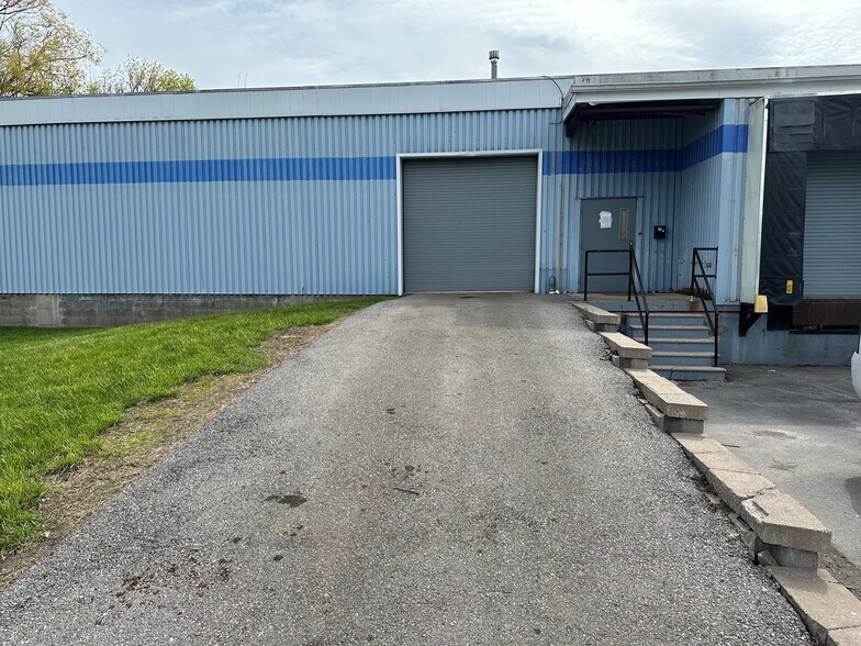 More Photos Of 350 Commerce Dr, Rochester Warehouse For Lease
