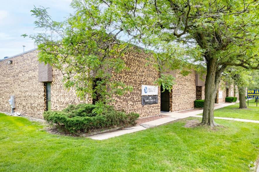 More Photos Of 8101-8149 N Austin Ave, Morton Grove Flex For Lease