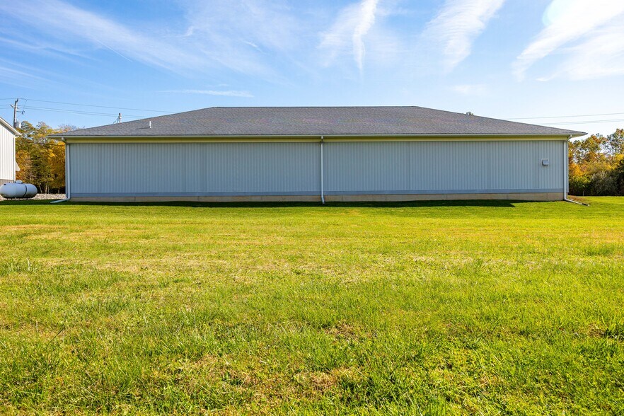 More Photos Of 1200 S Hartshorn Rd, Lakeside Marblehead Warehouse For Sale