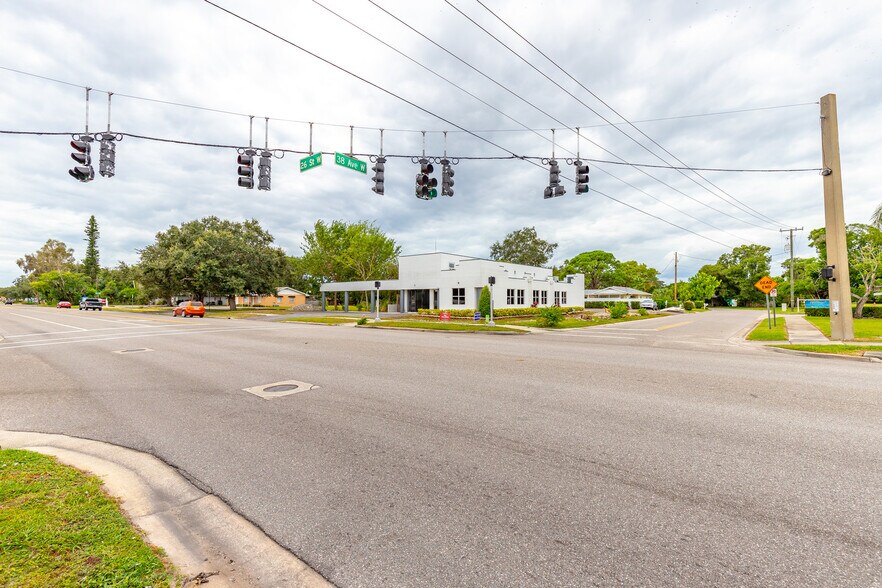 More Photos Of 3800 26th St W, Bradenton Medical For Sale
