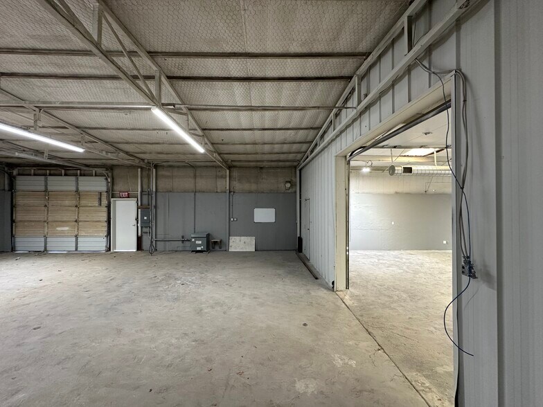 More Photos Of 5021 Gordon Smith Dr, Rowlett Warehouse For Sale