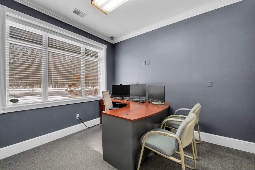 More Photos Of 3048 W Clarkston Rd, Lake Orion Office Residential For Sale