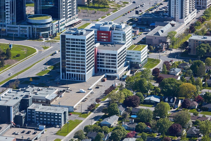 More Photos Of 2875 Boul Laurier, Québec Office For Lease