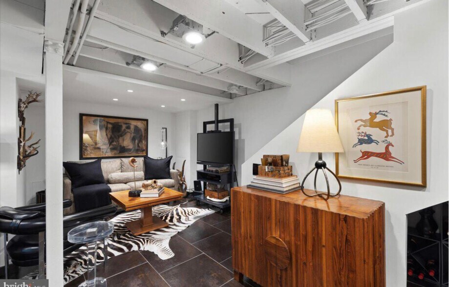 More Photos Of 5169 Macarthur Blvd NW, Washington Office Residential For Lease