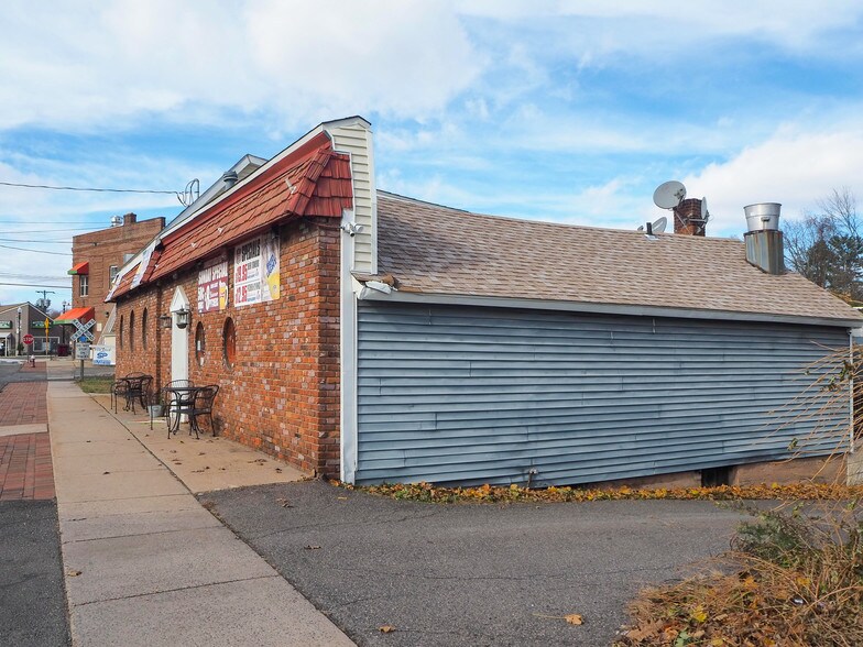 More Photos Of 1 Wall St, Cromwell Restaurant For Sale