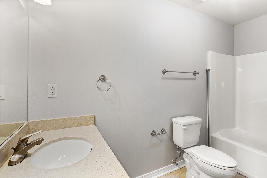 More Photos Of 220-236 Harbor Blvd, Destin Storefront Retail Residential For Sale