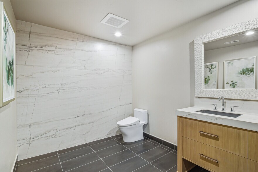 More Photos Of 5801 Logan St, Denver Research And Development For Lease