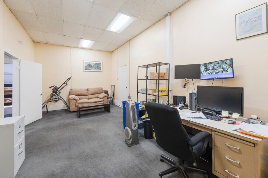 More Photos Of 165 S Western Ave, Los Angeles Loft Creative Space For Lease
