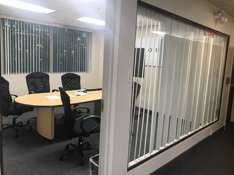 More Photos Of 1275 Wampanoag Trl, East Providence Office For Lease