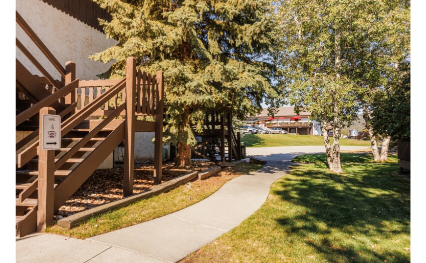 More Photos Of 855 N 5th St, Custer Hotel For Sale