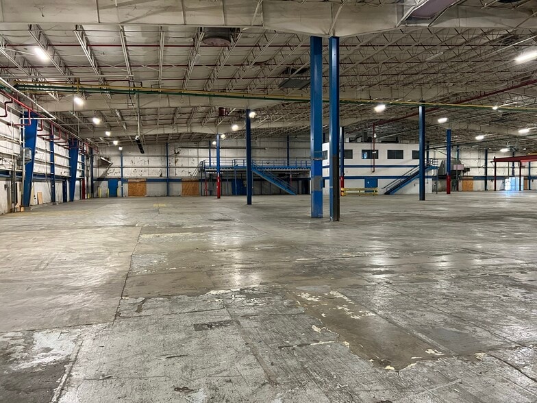 More Photos Of 1615 W McDonald St, Hartford City Warehouse For Sale