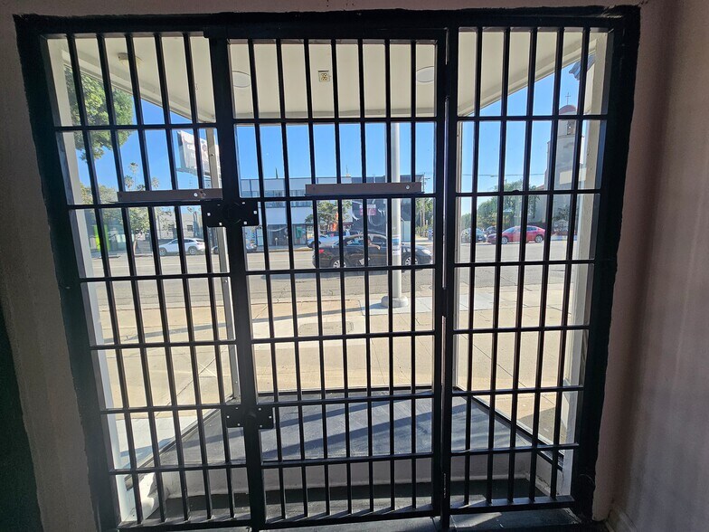 More Photos Of 5275-5287 W Pico Blvd, Los Angeles General Retail For Sale
