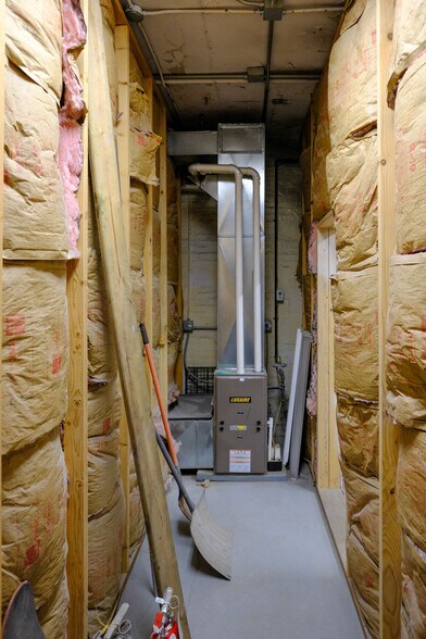 More Photos Of 408 W Main St, Benton Harbor Freestanding For Lease