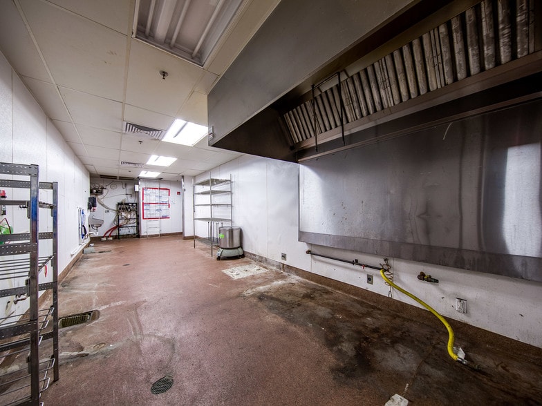 More Photos Of 341 Rockwood Rd, Arden Restaurant For Lease