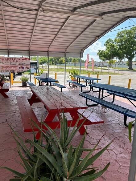 More Photos Of 18130 S US Highway 301, Wimauma Storefront For Sale