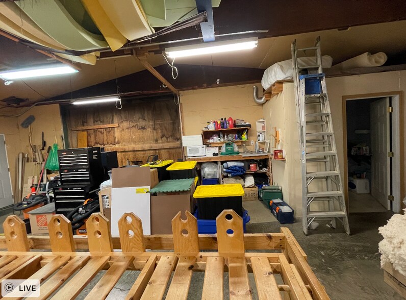 More Photos Of 5260 NW Highway 99, Corvallis Showroom For Lease