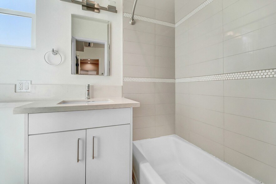 More Photos Of 700 S 6th St, Burbank Apartments For Sale