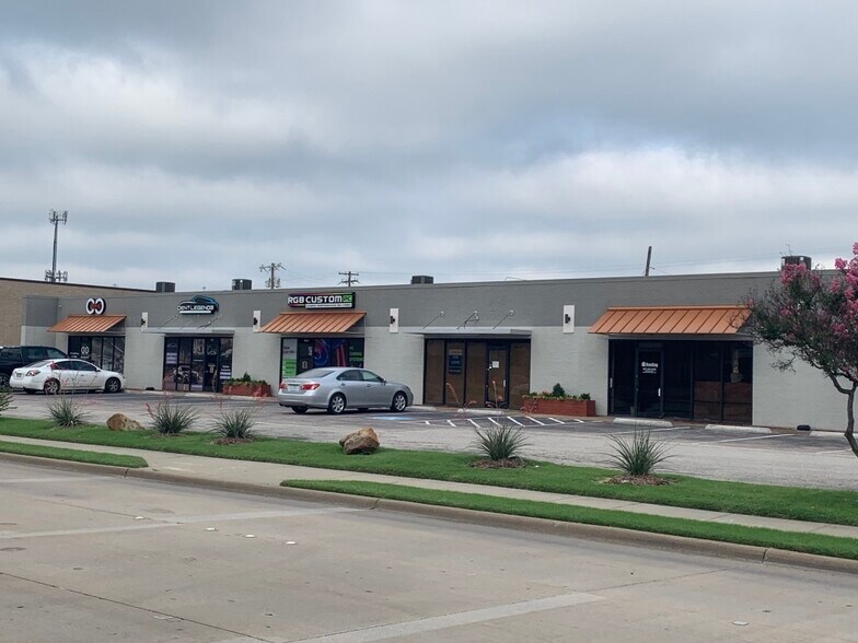 More Photos Of 705 K Ave, Plano Flex For Sale