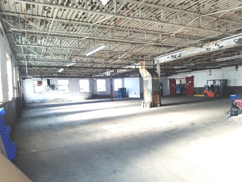 More Photos Of 150 Roosevelt Dr, Derby Manufacturing For Sale