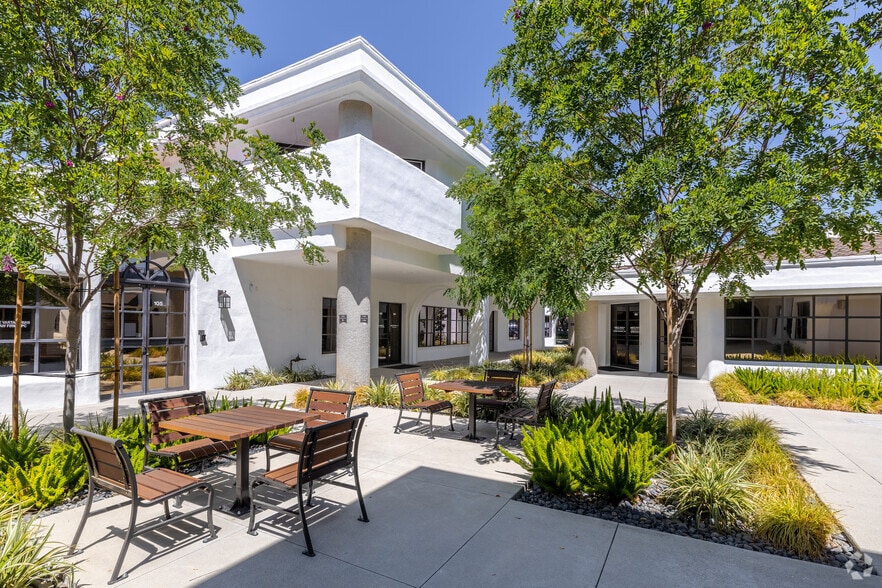 More Photos Of 23603 Park Sorrento, Calabasas Unknown For Lease