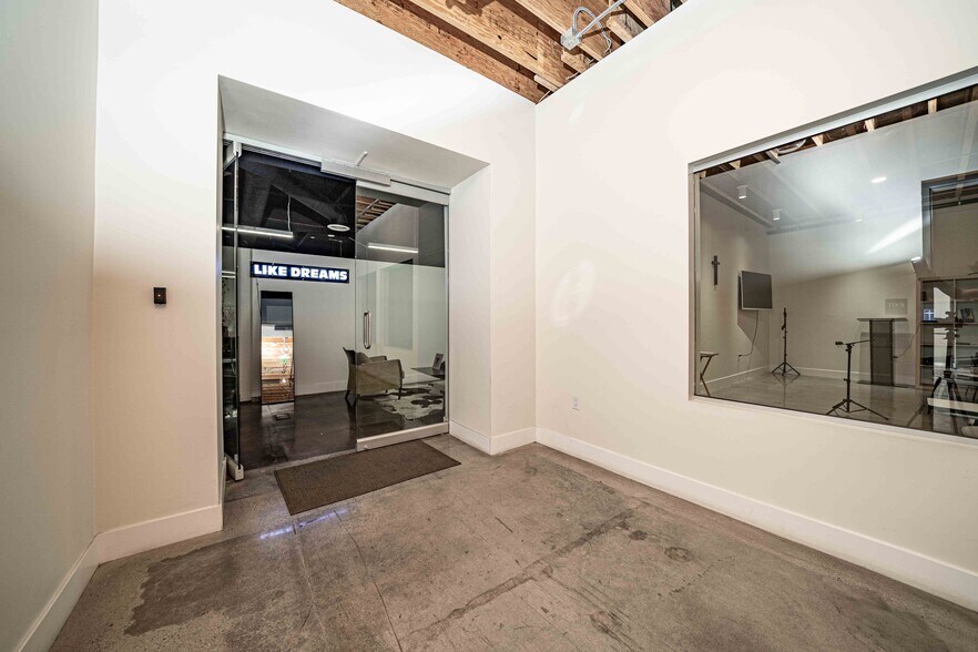 More Photos Of 2001 Saturn St, Monterey Park Light Distribution For Sale