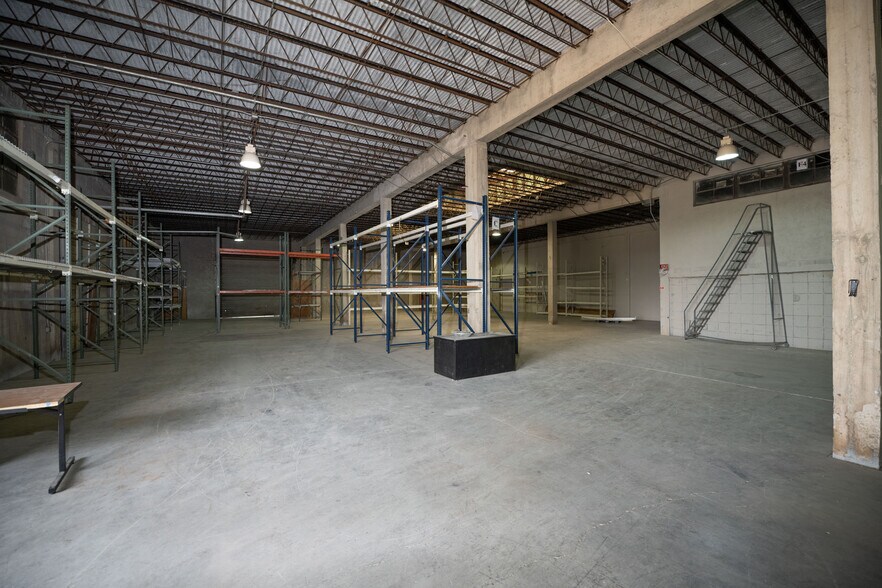More Photos Of 1303 S Comal St, San Antonio Manufacturing For Lease