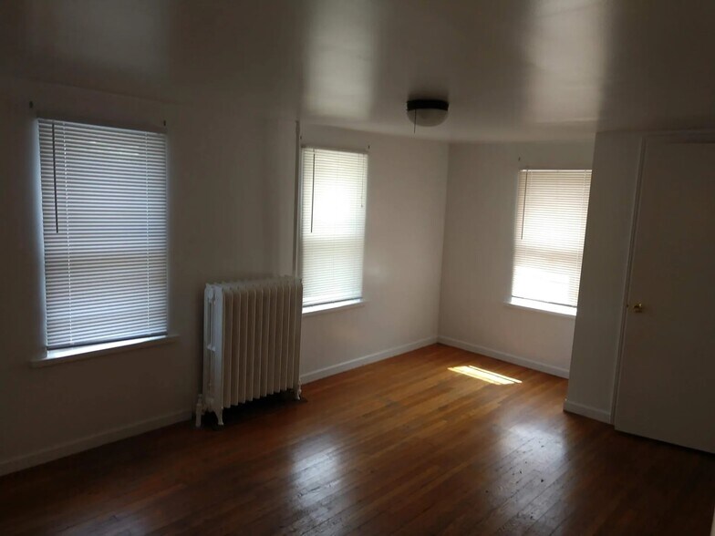 More Photos Of 203 Sanford St, Rochester Specialty For Sale