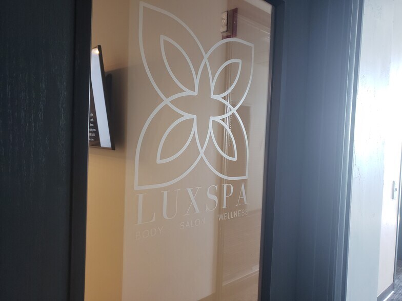 More Photos Of 444 Reid St, De Pere Office For Lease