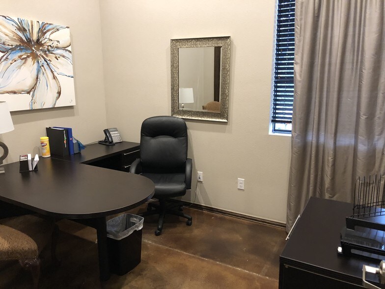More Photos Of 201 Players Cir, Southlake Office For Sale