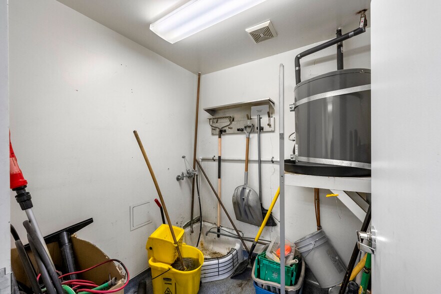 More Photos Of 103 E Stetson Ave, Hemet Bank For Sale