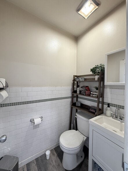 More Photos Of 2814 20th Ave, Long Island City Warehouse For Lease