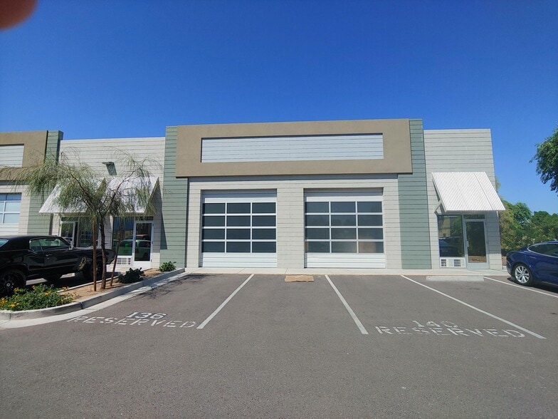 More Photos Of 426 N Dysart Rd, Goodyear Warehouse For Lease