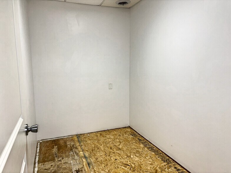 More Photos Of 146 E Main St, Braidwood Storefront For Sale