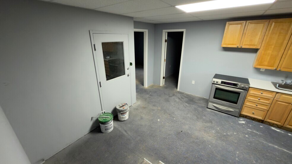 More Photos Of 2800 Delano St, Pensacola Warehouse For Lease