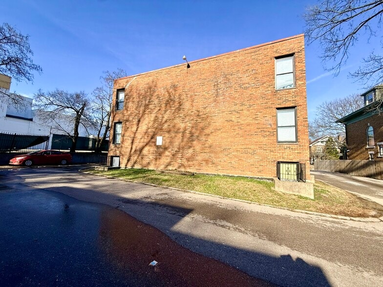 More Photos Of 911-913 Rogers Pl, Cincinnati Apartments For Sale