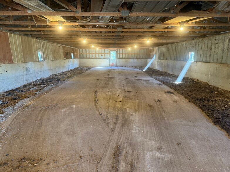 More Photos Of 4245 Highway EE, Owensville Flex For Lease