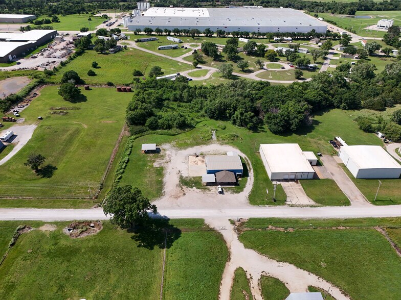 More Photos Of 3315 Central Ave, Winfield Warehouse For Sale