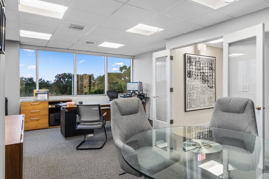 More Photos Of 701 E Commercial Blvd, Oakland Park Medical For Sale