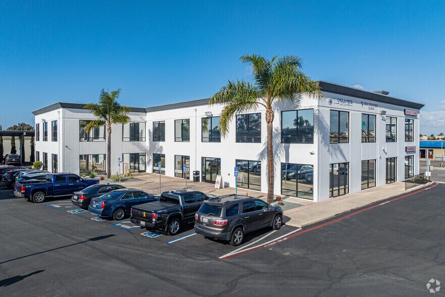 More Photos Of 22 W 35th St, National City Medical For Lease