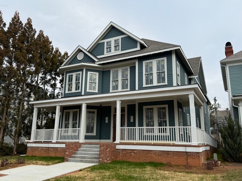 Primary Photo Of 427 East Blvd, Charlotte Coworking Space