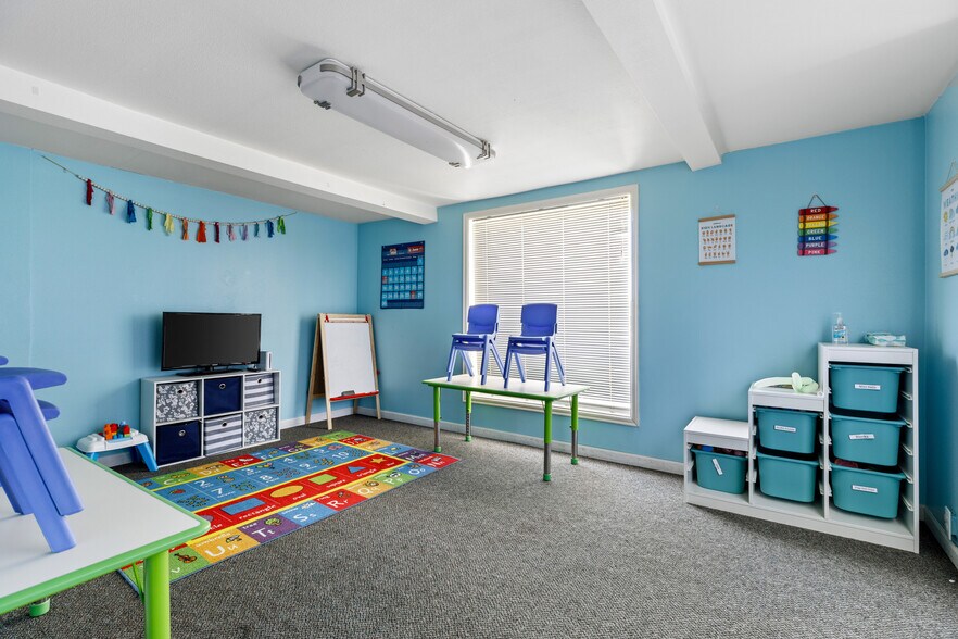 More Photos Of 35 SE Ely St, Oak Harbor Office For Sale