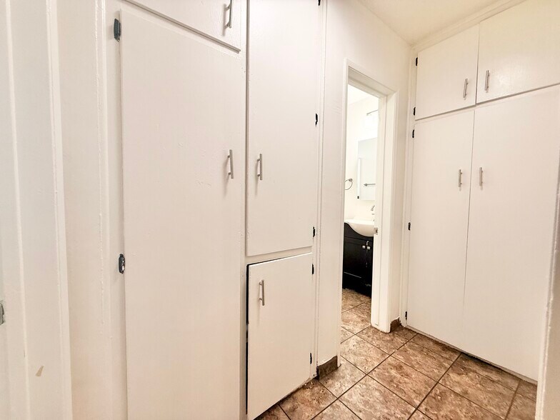 More Photos Of 2718 S Cochran Ave, Los Angeles Apartments For Sale