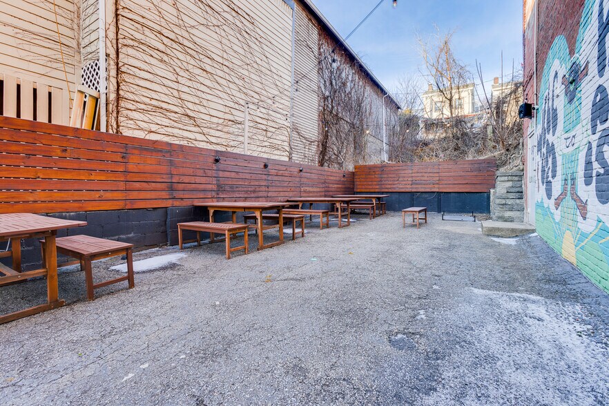 More Photos Of 827 E Warrington Ave, Pittsburgh Flex For Lease