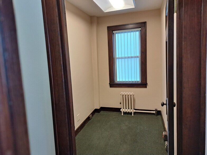 More Photos Of 136 E Grand River Ave, Brighton Office For Lease