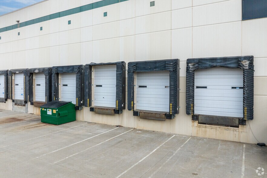 More Photos Of 3517 Enterprise Dr, Kansas City Warehouse For Lease