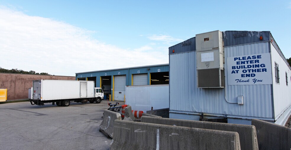 More Photos Of 7185-7189 Montevideo Rd, Jessup Service For Lease