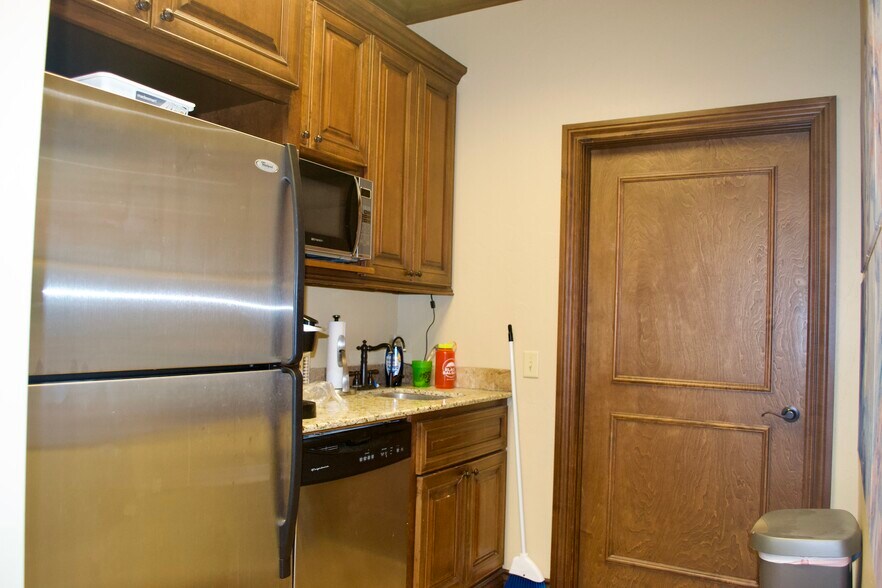 More Photos Of 307 E Danforth Rd, Edmond Office Residential For Sale